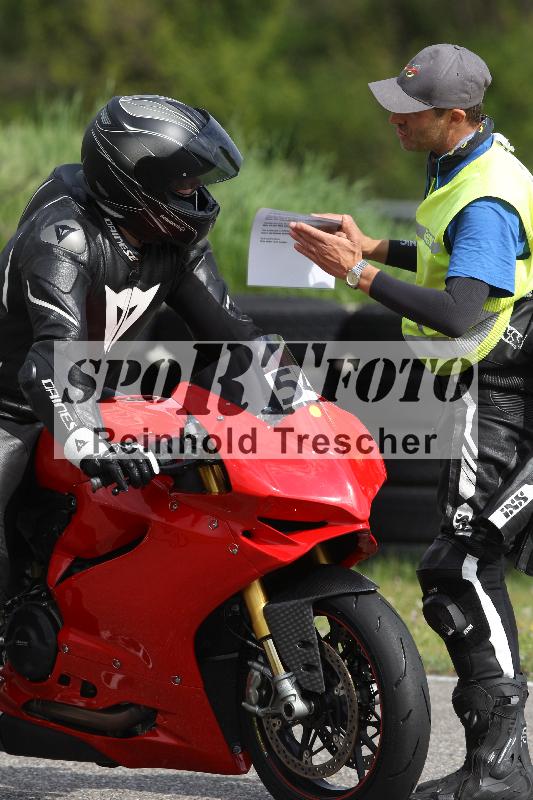 /Archiv-2025/10 23.04.2025 Cornu Master School ADR/rot-rouge/54